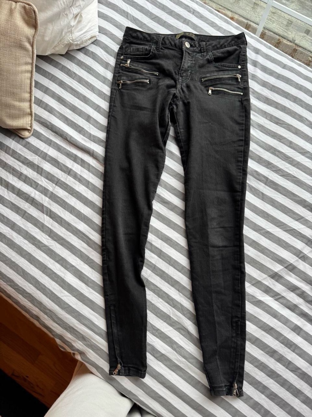 Zara Black Skinny Jeans with Front Zipper Details
